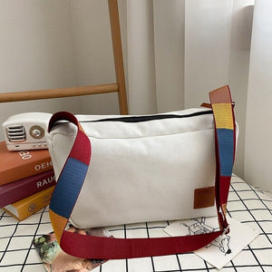 Bolsa Harmonia Cromática, Bolsa Transversal, Estilo e Praticidade, Bolsa Compacta, Design Slim, Alça Ajustável, Versatilidade, Lona Durável, Moda Diária, Conforto Elegante, Organização Moderna, Pertences Seguros, Visual Contemporâneo, Bolsa para Todas as Ocasiões, Estilo de Vida Agitado, Companheira Versátil, Moda Atual, Tendência Urbana, Acessório Essencial, Bolsa de Qualidade.