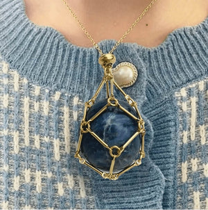 Colar de Pedras Naturais, Personalizável, Troca Mística, Cristais de Cura, Energia Positiva, Jóia Espiritual, Estilo Versátil, Pedras Interchangeáveis, Beleza Natural, Acessório Terapêutico, Bem-Estar Diário, Energização Espiritual, Moda Consciente, Elegância Holística, Toque Pessoal, Design Exclusivo, Presente Inspirador, Amuletismo Moderno, Personalização Energética, Equilíbrio Interior.