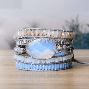 Pulseira Opala Sublime, Jóia Espiritual, Atrai Amor, Paz Profunda, Significado da Opala, Pedra Única, Feita à Mão, Gema de Alta Qualidade, Serenidade Interior, Intuição Desperta, Equilíbrio Energético, Pulseira Exclusiva, Amor e Paz, Opala e Couro, Estilo Artesanal, Personalizada ao Pulso, Energia Calmante, Jóia Única, Pulseira Opala 85cm, Elegância Espiritual.