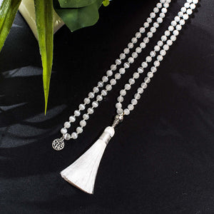 Japamala de Selenita, Pulseira Grátis, Conjunto de Meditação, Pedra Natural Selenita, Japamala de 108 Contas, Energia Espiritual, Purificação Energética, Pulseira de Proteção, Guias Espirituais, Conexão Superior, Elevação Espiritual, Colar de Meditação, Energia Positiva, Proteção Energética, Selenita 100% Natural, Japamala Exclusivo, Meditação Guiada, Presente Espiritual, Energia da Selenita, Japamala e Pulseira Set.