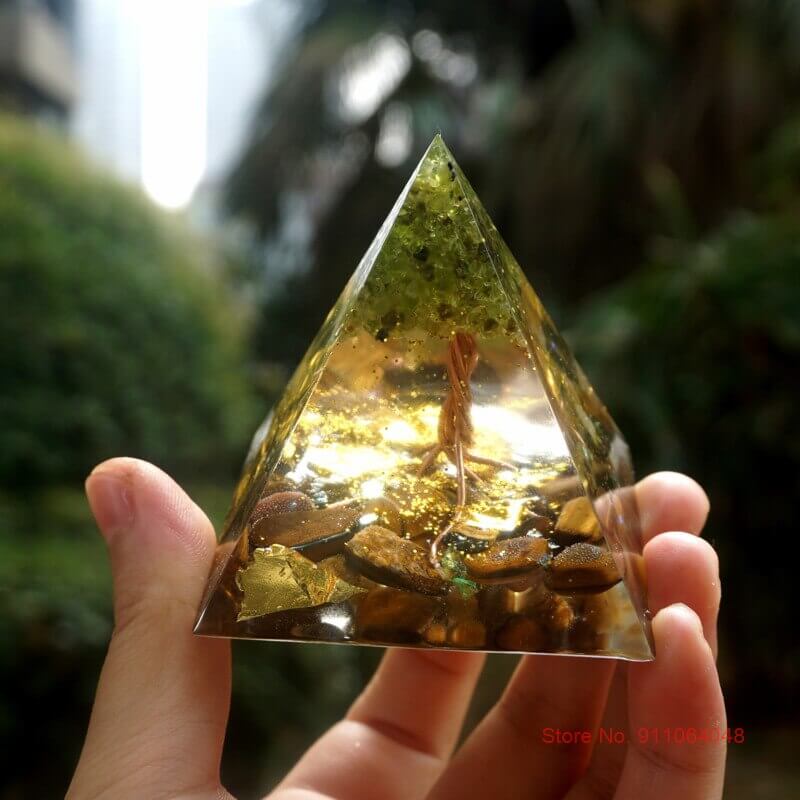 Pirâmide Orgonite, Árvore da Vida, Energia Positiva, Transmutação Energética, Olho de Tigre, Obsidiana Verde, Proteção Energética, Terapia Holística, Equilíbrio Mental e Emocional, Arte Energética, Orgonite Artesanal, Joia Terapêutica, Purificação Ambiental, Cura Natural, Harmonia Espiritual, Presente Holístico, Proteção contra Energia Negativa, Energia da Natureza, Renovação Espiritual, Peça Única e Artesanal