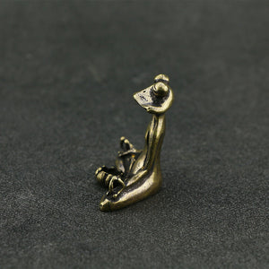 Incensário Budista, Sapo da Meditação, Peça Decorativa Budista, Bronze de Qualidade, Espiritualidade em Casa, Incensário Artesanal, Transformação e Renovação, Prática Meditativa, Detalhes Encantadores, Tamanho Compacto, Energia Positiva, Atmosfera Serena, Símbolo de Sorte, Espaço Zen, Arte Budista, Elemento Decorativo Espiritual, Incensário de Bronze, Meditação Tranquila, Prática Espiritual, Acessório Zen, Design Sapo.