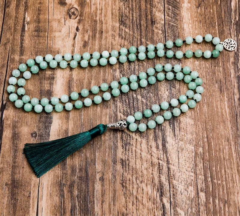 Boa sorte, Prosperidade, Energia Positiva, Jade Natural, Japamala de Pedra, Equilíbrio Interior, Talismã Pessoal, Saúde e Longevidade, Amor Próprio, Coragem, Beleza Espiritual, Prática Espiritual, Energia Calmante, Autenticidade da Jade, Conexão Espiritual, Bênçãos da Jade, Bem-Estar Físico, Significado Profundo, Japamala Único, Pedra Jade Vibrante