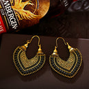 Brinco boho chic feminino, com metal trabalhado e acabamento delicado, estilo étnico