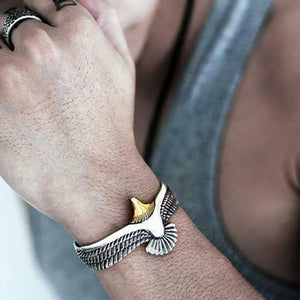 Pulseira Águia, Joia Águia Vigilante, Pulseira Aço Inoxidável, Moda com Significado, Acessório de Estilo, Design Intricado Águia, Pulseira Banhada a Prata, Elegância Audaciosa, Coragem em Joias, Pulseira Exclusiva, Liberdade e Estilo, Presente com Significado, Águia Majestosa, Joia Atemporal, Pulseira Personalizada, Símbolo de Poder, Estilo Versátil, Arte em Aço, Detalhes Ousados, Inspirado na Natureza.