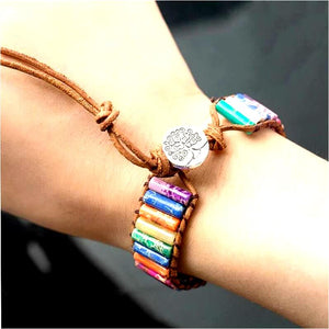 Um Bracelete Alinhamento dos 7 chakras de pedras Naturais é uma peça de que apresenta pedras naturais coloridas, representando cada um dos sete principais chakras do corpo humano. A pulseira ajuda a equilibrar e alinhar a energia dos chakras, resultando em benefícios físicos, emocionais e espirituais para quem a usa. Compre já a sua e receba gratuitamente em sua casa parcelando em até 12x.