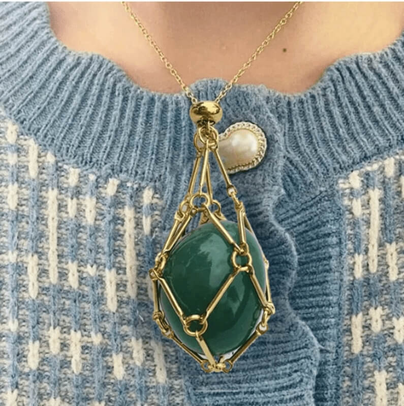 Colar de Pedras Naturais, Personalizável, Troca Mística, Cristais de Cura, Energia Positiva, Jóia Espiritual, Estilo Versátil, Pedras Interchangeáveis, Beleza Natural, Acessório Terapêutico, Bem-Estar Diário, Energização Espiritual, Moda Consciente, Elegância Holística, Toque Pessoal, Design Exclusivo, Presente Inspirador, Amuletismo Moderno, Personalização Energética, Equilíbrio Interior.