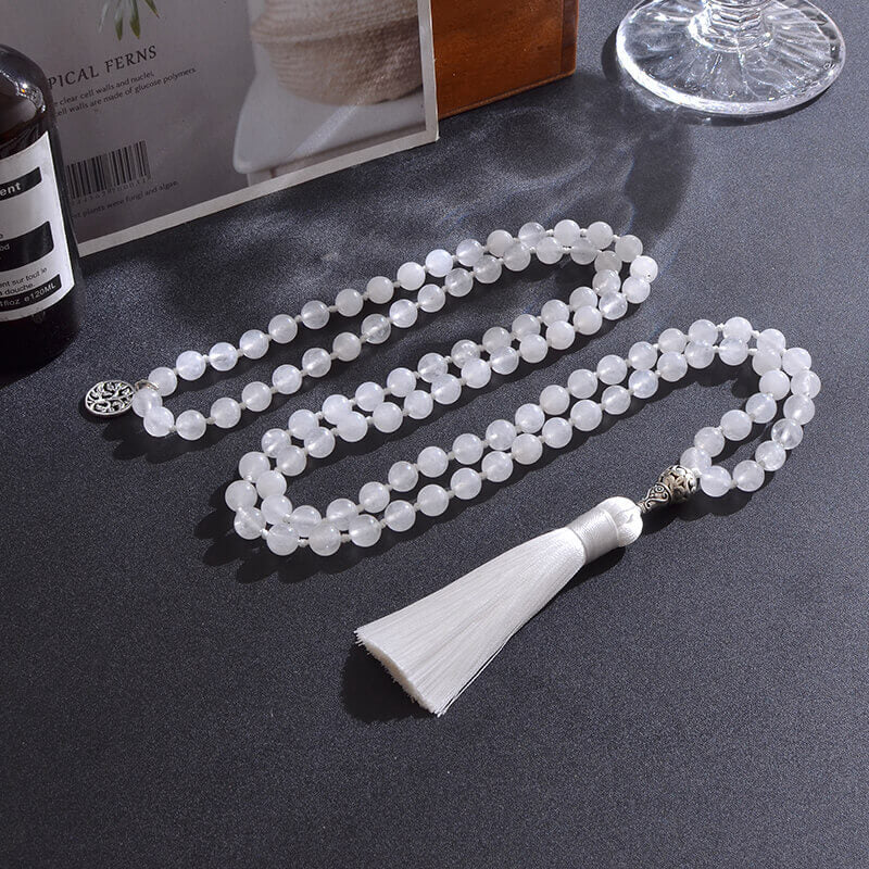 Japamala Jade Branco, 108 Contas de Meditação, Elevação Espiritual, Energia Positiva, Serenidade Interior, Equilíbrio Emocional, Japamala de Sorte, Pedras Naturais para Meditação, Bem-Estar Espiritual, Joia de Meditação, Energia Tranquilizante, Pureza e Tranquilidade, Equilíbrio Energético, Claridade Mental, Paz Interior, Renovação Espiritual, Japamala Exclusivo, Beleza da Jade Branco, Autenticidade Energética, Presente de Elevação Espiritual.