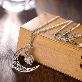  Colar Lua Radiante, Joia Brilha no Escuro, Pingente Luminoso, Colar Transformador, Moda Iluminada, Jóia Lunar, Brilho da Lua, Colar de Prata com Esfera Luminosa, Acessório Místico, Feminino e Inspirador, Significado da Lua, Joia de Renovação, Estilo Encantador, Colar de Crescimento, Magia na Escuridão, Elegância Luminosa, Pingente de Transformação, Acessório Noturno, Jóia com Significado Profundo, Brilho da Esperança, Colar Lunar Exclusivo