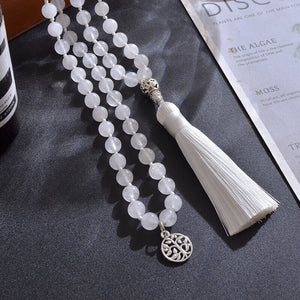 Japamala Jade Branco, 108 Contas de Meditação, Elevação Espiritual, Energia Positiva, Serenidade Interior, Equilíbrio Emocional, Japamala de Sorte, Pedras Naturais para Meditação, Bem-Estar Espiritual, Joia de Meditação, Energia Tranquilizante, Pureza e Tranquilidade, Equilíbrio Energético, Claridade Mental, Paz Interior, Renovação Espiritual, Japamala Exclusivo, Beleza da Jade Branco, Autenticidade Energética, Presente de Elevação Espiritual.