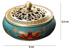  Incensário Sândalo da Purificação, Ritual de Incenso, Energias Renovadas, Aromaterapia em Casa, Prática Ancestral, Meditação e Relaxamento, Fragrância Terapêutica, Porta Incenso Exclusivo, Purificação do Ambiente, Sândalo Sagrado, Experiência Sensorial, Bem-estar Doméstico, Aromas Naturais, Equilíbrio Espiritual, Decoração Zen, Momentos de Tranquilidade, Ambiente Revitalizado, Essência de Purificação, Efeito Calmante, Conexão com a Natureza.