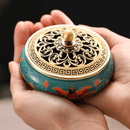  Incensário Sândalo da Purificação, Ritual de Incenso, Energias Renovadas, Aromaterapia em Casa, Prática Ancestral, Meditação e Relaxamento, Fragrância Terapêutica, Porta Incenso Exclusivo, Purificação do Ambiente, Sândalo Sagrado, Experiência Sensorial, Bem-estar Doméstico, Aromas Naturais, Equilíbrio Espiritual, Decoração Zen, Momentos de Tranquilidade, Ambiente Revitalizado, Essência de Purificação, Efeito Calmante, Conexão com a Natureza.