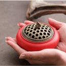 Incensário Sândalo da Paixão, Aromaterapia em Casa, Purificação do Ambiente, Relaxamento Sensorial, Fragrância Relaxante, Rituais de Bem-Estar, Incenso de Sândalo, Ambiente Sagrado, Meditação Guiada, Alívio do Estresse, Ansiedade, Ambiente Ritualístico, Aroma Terapêutico, Incenso de Longa Duração, Experiência Sensorial, Energia Positiva, Momentos de Tranquilidade, Purificação da Aura, Incensário Exclusivo, Bem-Estar em Casa.