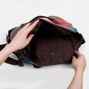  boho, bolsa boêmia, estilo colorido, acessório vibrante, moda étnica, bolsa artesanal, design boho-chic, cores alegres, detalhes artesanais, bolsa única, expressão criativa, moda boêmia, estilo livre, acessório boho, bolsa exuberante, estilo eclético, toque vibrante, moda autêntica, expressão pessoal, detalhes únicos