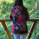 Casaco feminino de inverno boho com capuz, patchwork vintage e forro térmico, ideal para dias frios com estilo