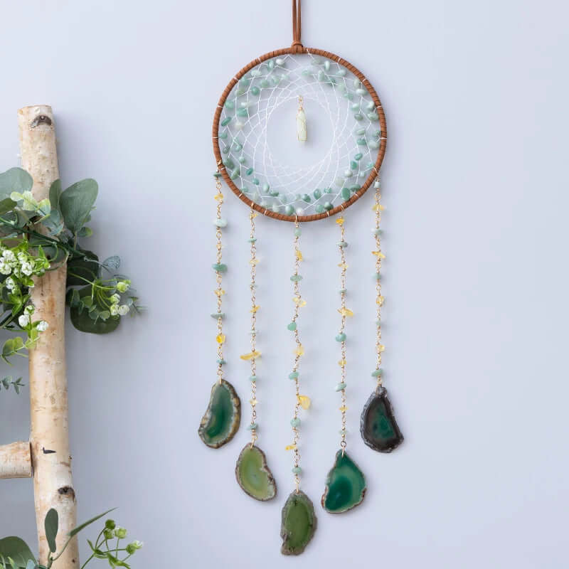 Filtro dos Sonhos, Pedra Aventurina, Ambiente Calmo, Tranquilidade em Casa, Energia Positiva, Artesanato Feito à Mão, Decoração Espiritual, Aventurina Verde, Equilíbrio Vital, Cura Física, Proteção do Coração, Harmonia nos Relacionamentos, Estresse, Insônia, Meditação, Presente Significativo, Joia Artesanal, Energia Curativa, Decoração Interativa, Serenidade em Casa.