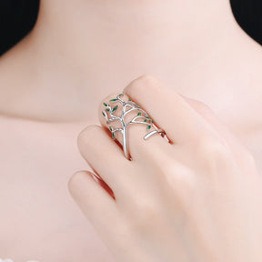  Anel Ajustável Folhas Verdes, Joia em Prata 925, Design Elegante, Anel de Folhas, Acessório Delicado, Beleza Natural, Moda em Prata, Elegância Atemporal, Joia Ajustável, Estilo Versátil, Símbolo da Natureza, Anel Exclusivo, Prata Esterlina de Qualidade, Toque de Frescor, Joia para o Dia a Dia, Presente Encantador, Detalhes em Folhas, Design Único, Anel de Destaque, Estilo Sutil.