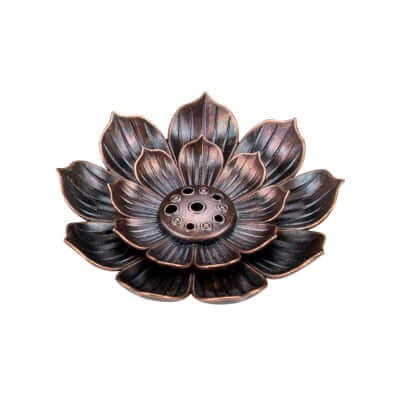Incensário Flor de Lótus, Suporte para Incenso Zen, Arte Artesanal em Metal, Meditação com Incenso, Design Flor de Lótus, Ambiente Zen em Casa, Elegância e Serenidade, Aromaterapia com Estilo, Momentos de Relaxamento, Peça Decorativa Zen, Estilo Oriental para Casa, Incensário Artesanal, Decoração Espiritual, Harmonia Visual em Metal, Presente Sereno, Design Minimalista, Meditação Diária, Ambiente Tranquilo, Arte Zen em Metal, Criação Exclusiva Floral.