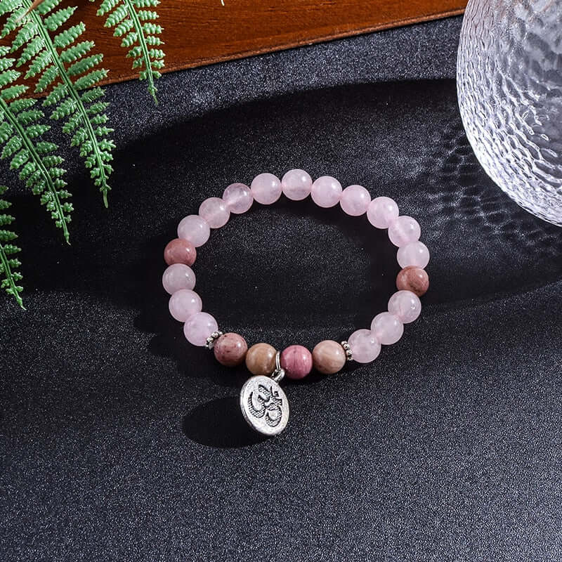 Japamala Quartzo Rosa, 108 Contas, Meditação e Mantras, Atrai Amor, Cura Interior, Japamala com Pulseira de Brinde, Energia Positiva, Harmonia Espiritual, Presente Significativo, Quartzo Rosa para Amor, Ferramenta de Meditação, Cordão de Contas, Acessório Espiritual, Beleza e Propósito, Quartzo Rosa e Chakra do Coração, Energia Vibrante, Proteção Espiritual, Prática Espiritual Diária, Aura de Tranquilidade, Estilo e Espiritualidade.
