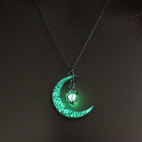  Colar Lua Radiante, Joia Brilha no Escuro, Pingente Luminoso, Colar Transformador, Moda Iluminada, Jóia Lunar, Brilho da Lua, Colar de Prata com Esfera Luminosa, Acessório Místico, Feminino e Inspirador, Significado da Lua, Joia de Renovação, Estilo Encantador, Colar de Crescimento, Magia na Escuridão, Elegância Luminosa, Pingente de Transformação, Acessório Noturno, Jóia com Significado Profundo, Brilho da Esperança, Colar Lunar Exclusivo