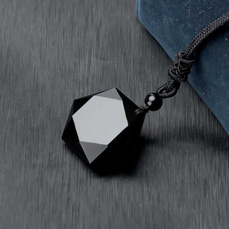  Obsidiana Negra, Colar Hexagonal, Proteção Energética, Amuleto Místico, Jóia Artesanal, Acessório Esotérico, Elegância Protetora, Energia Positiva, Pedra Natural, Barreira contra Inveja, Estilo Hexágono, Escudo Energético, Beleza Hipnotizante, Verdade Revelada, Amuleto contra Energias Negativas, Obsidiana Negra Artesanal, Colar de Proteção, Pureza e Renovação, Design Único, Efeito Hexagonal, Acessório Terapêutico.