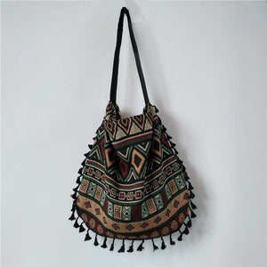 Bolsa de Franjas, Harmonia Hippie, Acessório Boho, Estilo Casual, Bolsa Feminina, Moda Hippie, Design Único, Algodão de Qualidade, Bolsa de Ombro, Tendência Boho, Estilo Hippie Chic, Franjas Elegantes, Praticidade com Estilo, Bolsa Saco, Presente Exclusivo, Moda Artesanal, Bolsa Versátil, Charme Hippie, Detalhes Diferenciados, Bolsa Boho Feminina.