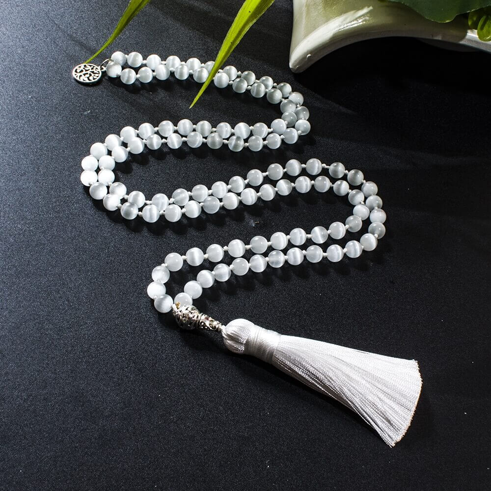 Japamala de Selenita, Pulseira Grátis, Conjunto de Meditação, Pedra Natural Selenita, Japamala de 108 Contas, Energia Espiritual, Purificação Energética, Pulseira de Proteção, Guias Espirituais, Conexão Superior, Elevação Espiritual, Colar de Meditação, Energia Positiva, Proteção Energética, Selenita 100% Natural, Japamala Exclusivo, Meditação Guiada, Presente Espiritual, Energia da Selenita, Japamala e Pulseira Set.