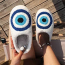 Pantufa Olho Grego, Contra Mau Olhado, Antiderrapante, Proteção para os Pés, Estampa Durável, Design de Desenhos Animados, Sola de Silicone, Tamanho Único, Palmilha Especial, Faixa de Cabeça de Seda, Resina PU de Alta Qualidade, Moda e Conforto, Proteção Energética, Calçado Exclusivo, Estilo Único, Pantufa Unissex, Presente Original, Calçado Terapêutico, Presente de Proteção, Acessório Estiloso.