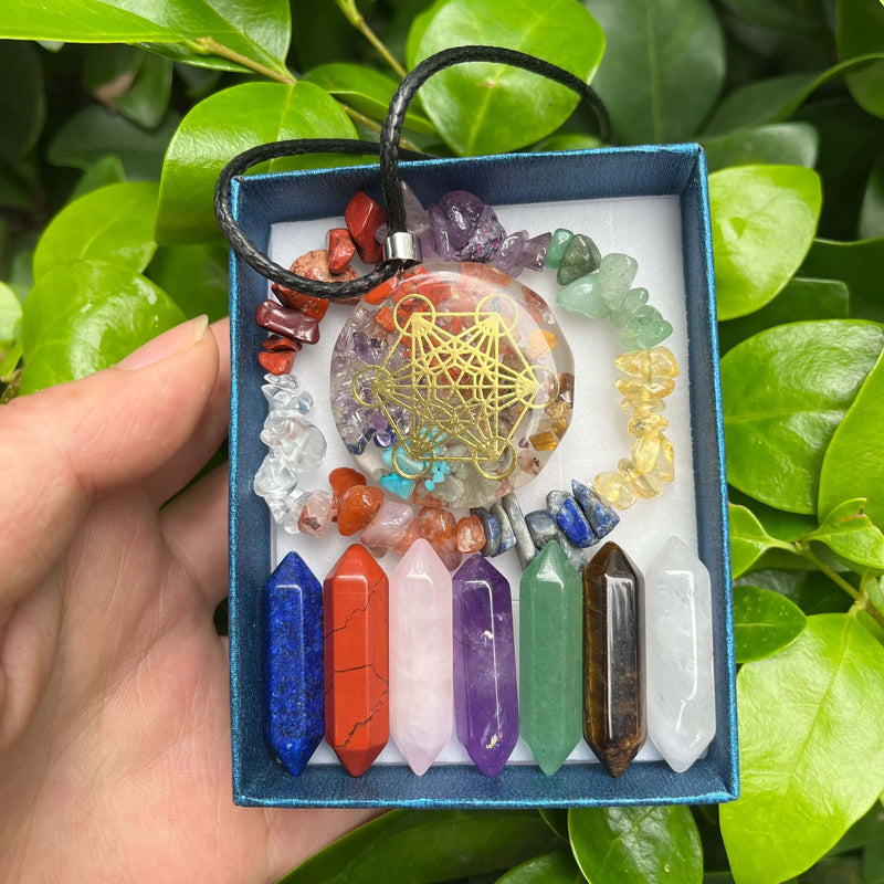 Kit Cura dos Chakras, Pedras Naturais, Cristais de Cura do Chakra, Equilíbrio Energético, Jornada de Bem-Estar, Colar Energizante, Pulseira com Pedras Naturais, Harmonia Interior, Chakras Alinhados, Energia Positiva, Transformação Espiritual, Estilo Holístico, Joias de Cura, Conexão Cósmica, Bem-Estar Espiritual, Elevação de Vibração, Autodescoberta, Energia Vital, Estilo Elegante de Cura, Presente Espiritual, Jóias Terapêuticas.