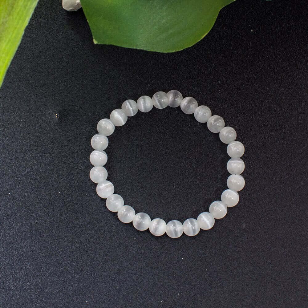 Japamala de Selenita, Pulseira Grátis, Conjunto de Meditação, Pedra Natural Selenita, Japamala de 108 Contas, Energia Espiritual, Purificação Energética, Pulseira de Proteção, Guias Espirituais, Conexão Superior, Elevação Espiritual, Colar de Meditação, Energia Positiva, Proteção Energética, Selenita 100% Natural, Japamala Exclusivo, Meditação Guiada, Presente Espiritual, Energia da Selenita, Japamala e Pulseira Set.