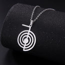  curadoria energética, Reiki, colar espiritual, símbolo Cho Ku Rei, acessório de cura, joia espiritual, energia positiva, equilíbrio espiritual, aço inoxidável, estilo de vida holístico, bem-estar, pingente de cura, colar terapêutico, moda espiritual, rejuvenescimento, harmonia energética, estilo de vida consciente, presente espiritual, prata, dourado