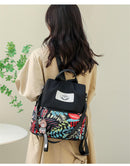 Mochila Floral Urbana, Estilo Urbano Feminino, Mochila com Estampa Floral, Design Contemporâneo, Mochila para Mulher Moderna, Praticidade com Estilo, Mochila Feminina Floral, Acessório Urbano, Moda Contemporânea, Floral na Cidade, Mochila para o Dia a Dia, Estampa Floral Moderna, Acessório Versátil, Beleza Urbana, Mochila para Mulher Ativa, Design Floral Urbano, Mochila para Ambiente Urbano, Praticidade com Elegância, Toque de Natureza na Cidade, Mochila Fashion Floral.