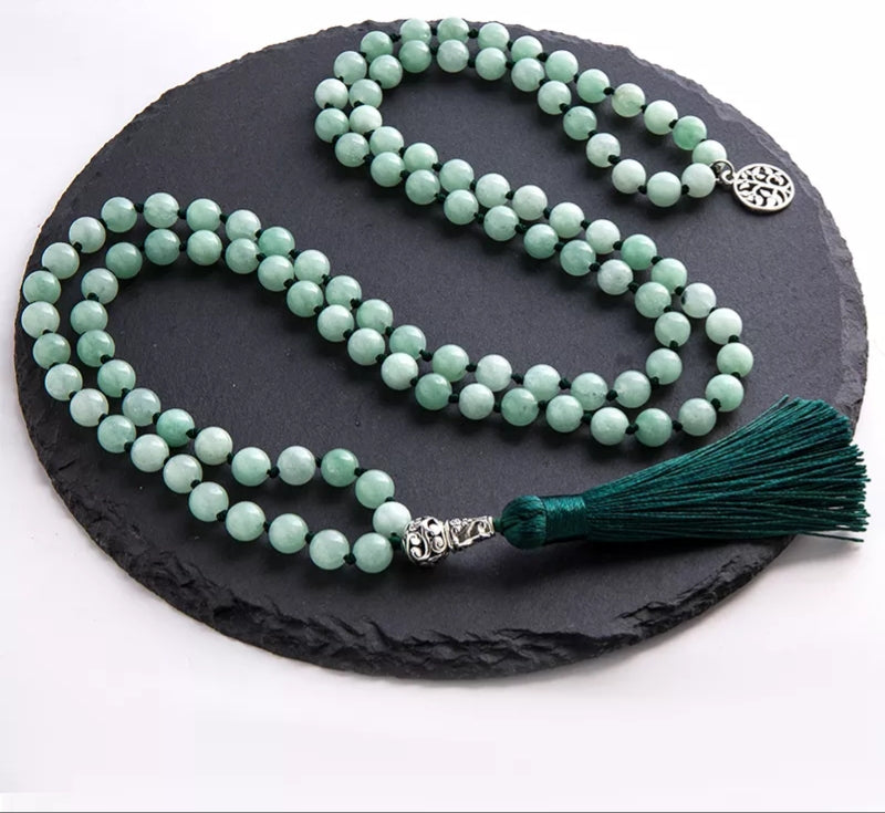 Boa sorte, Prosperidade, Energia Positiva, Jade Natural, Japamala de Pedra, Equilíbrio Interior, Talismã Pessoal, Saúde e Longevidade, Amor Próprio, Coragem, Beleza Espiritual, Prática Espiritual, Energia Calmante, Autenticidade da Jade, Conexão Espiritual, Bênçãos da Jade, Bem-Estar Físico, Significado Profundo, Japamala Único, Pedra Jade Vibrante