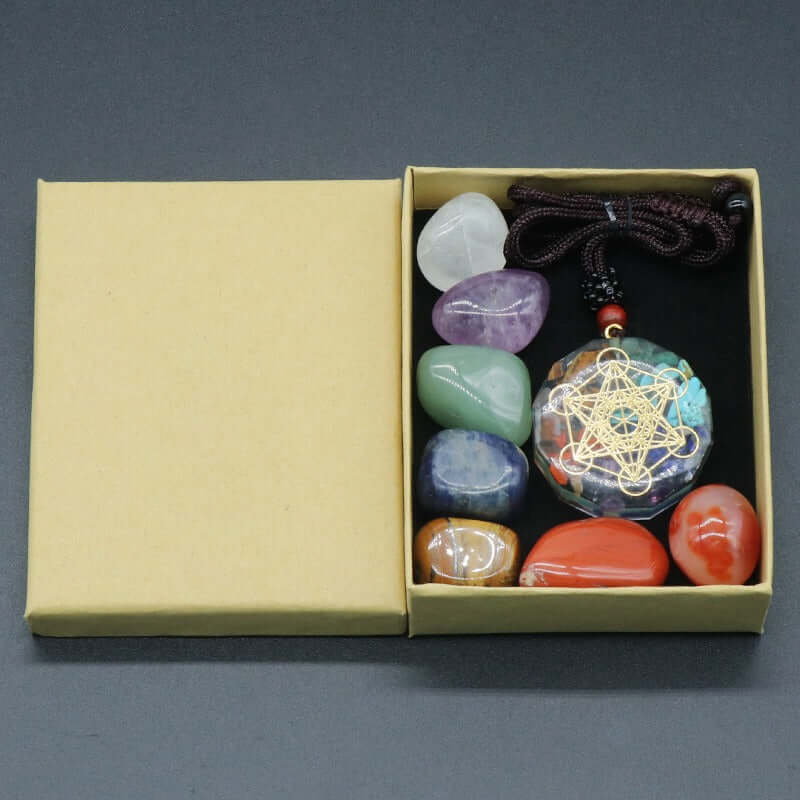 Kit Reiki, 7 Chakras, Colar Orgonite, Cubo de Metatron, Pedras Naturais, Equilíbrio Energético, Meditação, Espiritualidade, Energia Vital, Terapia de Chakras, Presente Espiritual, Equilíbrio Interior, Práticas Espirituais, Conexão Divina, Energia Renovada, Sete Pedras dos Chakras, Transformação Espiritual, Terapia Holística, Harmonia Interior, Feito à Mão.