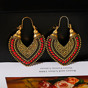 Brinco feminino estilo boêmio, dourado com pedras, acessório elegante e artesanal