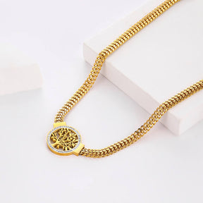 Colar feminino banhado a ouro com detalhe da árvore no centro, joia simbólica e sofisticada