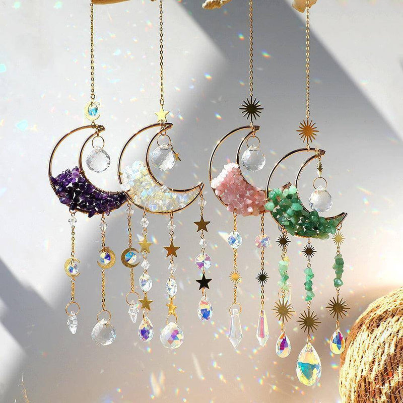 Apanhador de Sonhos, Cristal Lua, Adorno Celestial, Decoração Encantadora, Suncatcher Elegante, Brilho Lunar, Magia em Casa, Decoração com Cristal, Presente Exclusivo, Ilumine Seus Espaços, Lua e Cristal, Toque de Elegância, Charme Celestial, Atmosfera Mágica, Presente Especial, Decoração Sofisticada, Beleza Lunar, Símbolo de Tranquilidade, Estilo e Magia, Detalhes que Brilham.