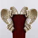 Escultura, Anjo protetor, Decoração espiritual, Artesanato em resina, Estátua angelical, Peça decorativa, Arte sacra, Presente significativo, Anjo guardião, Proteção espiritual, Design detalhado, Espiritualidade, Harmonia no lar, Colecionável, Escultura artística, Elemento celestial, Expressão divina, Paz interior, Beleza celestial, Decoração angelical.