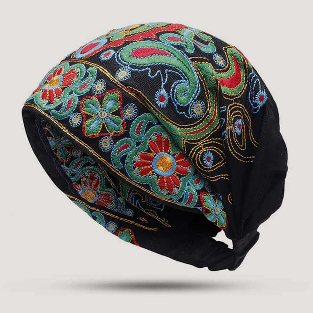Gorro feminino estiloso para inverno, com estampa floral marcante e romântica