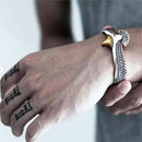 Pulseira Águia, Joia Águia Vigilante, Pulseira Aço Inoxidável, Moda com Significado, Acessório de Estilo, Design Intricado Águia, Pulseira Banhada a Prata, Elegância Audaciosa, Coragem em Joias, Pulseira Exclusiva, Liberdade e Estilo, Presente com Significado, Águia Majestosa, Joia Atemporal, Pulseira Personalizada, Símbolo de Poder, Estilo Versátil, Arte em Aço, Detalhes Ousados, Inspirado na Natureza.