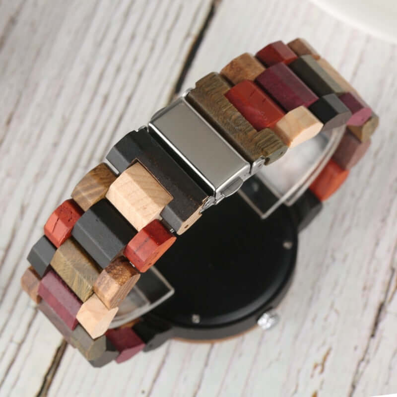  Relógio EcoWood Leve Elegance, Relógio de Madeira Fashion, Pulseira de Couro, Estilo Casual, Fecho com Bracelete, Movimento Quartzo, Não à Prova d'água, Material do Estojo em Madeira, Espessura do Estojo 12mm, Diâmetro do Visor 45mm, Formato Redondo, Visor em Acrílico, Moda Sustentável, Acessório Elegante, Design Ecológico, Relógio Moderno, Pulseira Versátil, Toque de Sofisticação, Elegância no Pulso, Estilo Eco-Friendly.