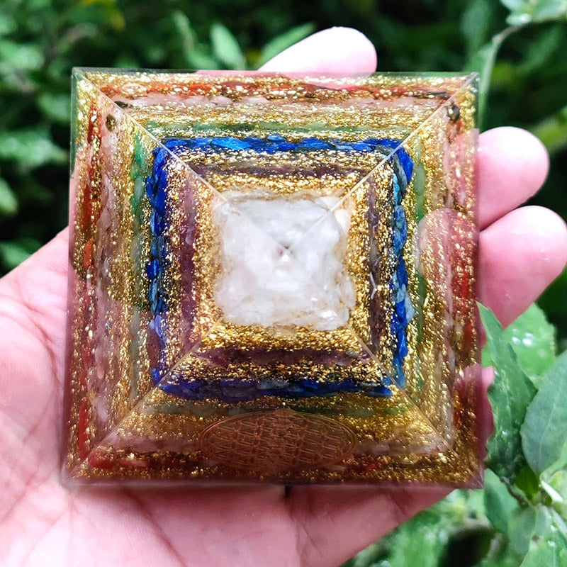 Pirâmide Orgonite - Aura Divina 7 Chakras