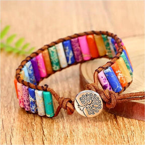 Um Bracelete Alinhamento dos 7 chakras de pedras Naturais é uma peça de que apresenta pedras naturais coloridas, representando cada um dos sete principais chakras do corpo humano. A pulseira ajuda a equilibrar e alinhar a energia dos chakras, resultando em benefícios físicos, emocionais e espirituais para quem a usa. Compre já a sua e receba gratuitamente em sua casa parcelando em até 12x.