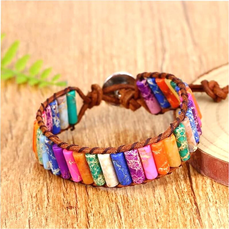 Um Bracelete Alinhamento dos 7 chakras de pedras Naturais é uma peça de que apresenta pedras naturais coloridas, representando cada um dos sete principais chakras do corpo humano. A pulseira ajuda a equilibrar e alinhar a energia dos chakras, resultando em benefícios físicos, emocionais e espirituais para quem a usa. Compre já a sua e receba gratuitamente em sua casa parcelando em até 12x.